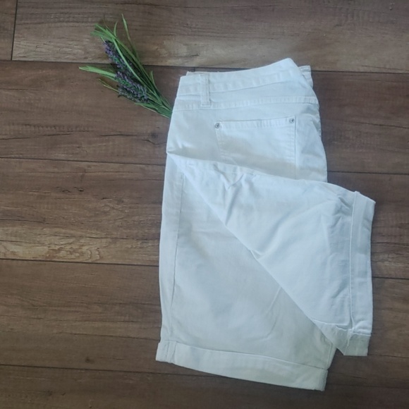 Gloria Vanderbilt Pants - Plus size 20W white denim Bermuda shorts